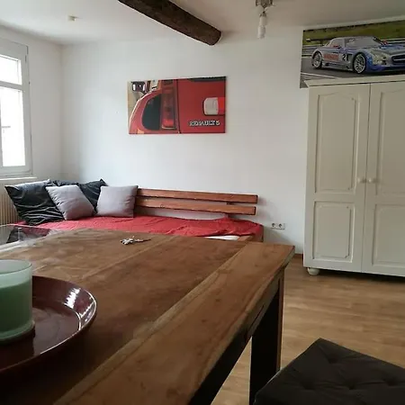 Ganzes Haus, Zentrale Lage Nuerburgring